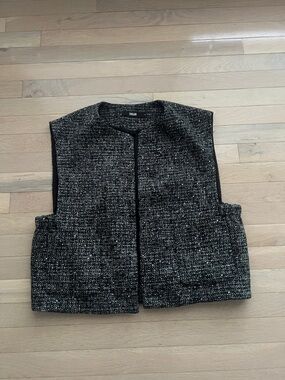 chic Black and White Tweed Collarless Vest